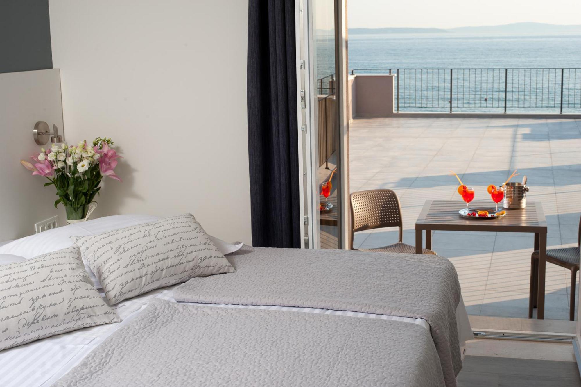Seaside Luxury Suites Podstrana Quarto foto
